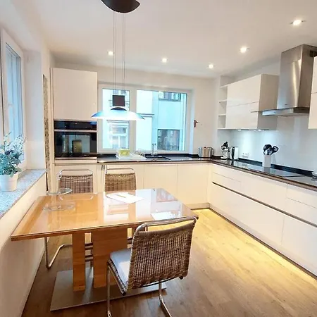 Stilvolle In Elbnaehe Mit Balkon, Parkplatz