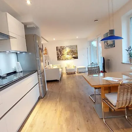 Stilvolle In Elbnaehe Mit Balkon, Parkplatz