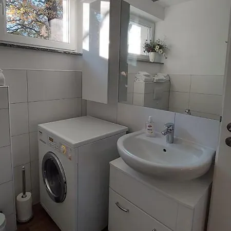 Stilvolle In Elbnaehe Mit Balkon, Parkplatz Appartamento