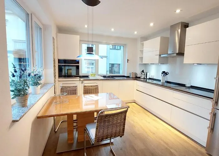 Stilvolle In Elbnaehe Mit Balkon, Parkplatz